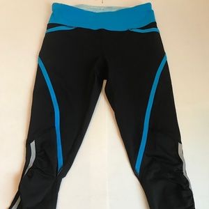 Lululemon Cropped Black & Blue Leggings W/ Back Zip Pocket Size 2